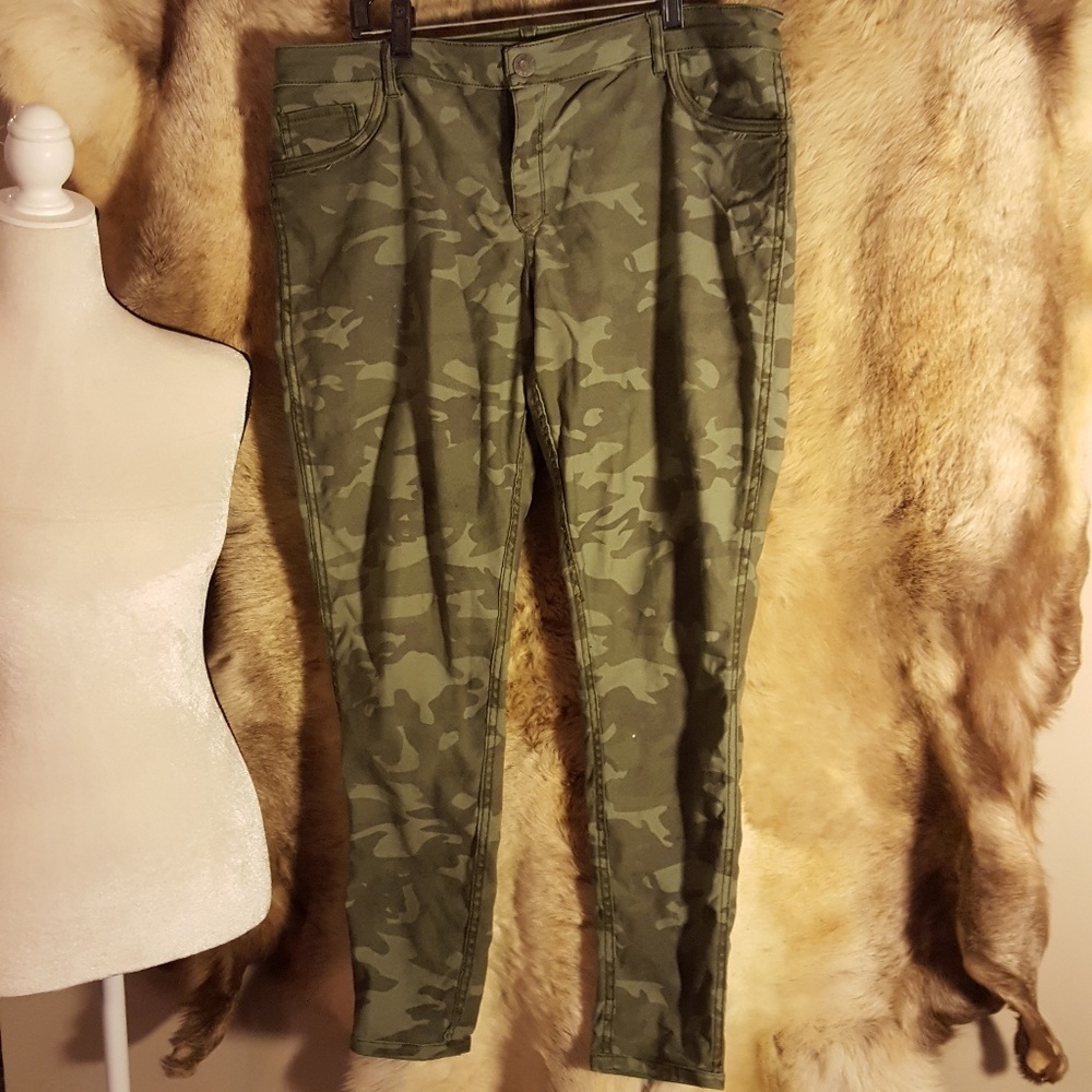 Two For One Camo to Green Stretchy Jegging